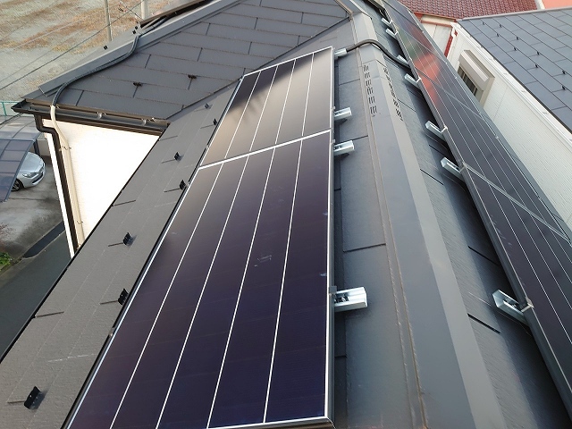 足立区　Ｉ様　カナディアンソーラー2.65kW太陽光発電+EIBS7設置工事のサムネイル